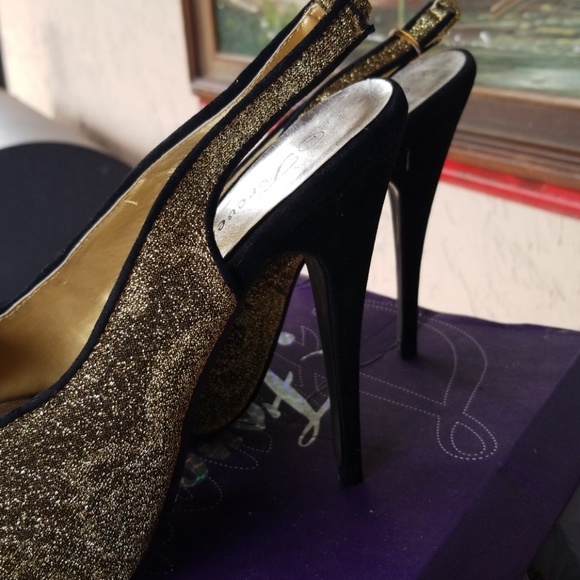 Heels - Picture 2 of 4